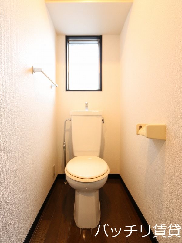 トイレ　別号室タイプの為、現状を優先致します。