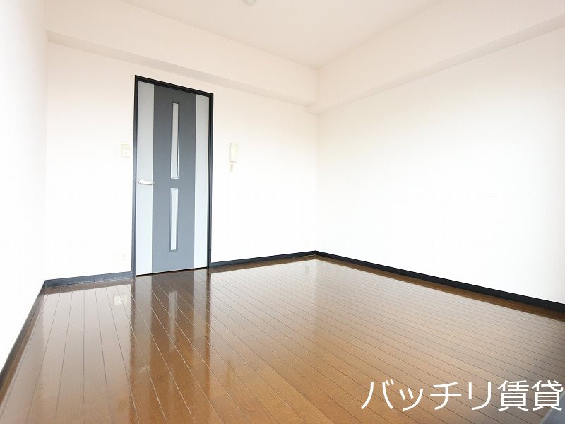 居室・リビング　別号室タイプの為、現状を優先致します。