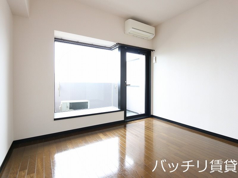 バルコニー　別号室タイプの為、現状を優先致します。