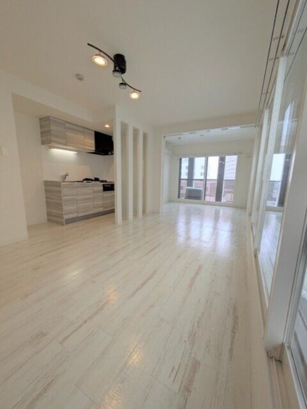 居室・リビング　退去予定につき同タイプ別号室の画像です。