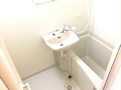 バス・シャワールーム　バス・トイレ別で快適です