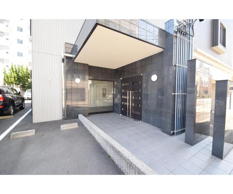 エントランス　落ち着いたエントランスです