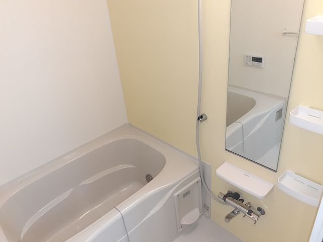 バス・シャワールーム　コンパクトで使いやすいお風呂です