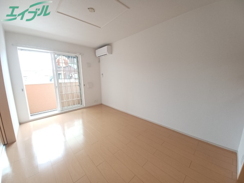 居室・リビング　反転タイプ参考写真