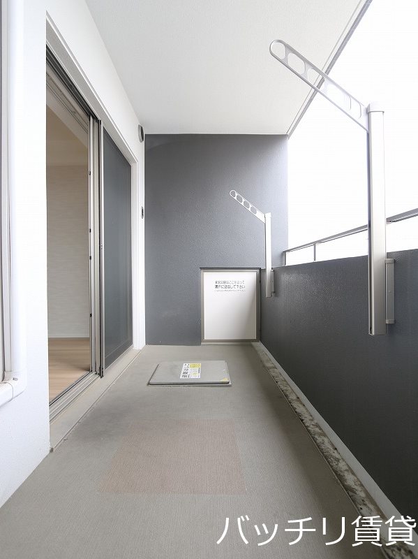 バルコニー　別号室タイプの為、現状を優先いたします。