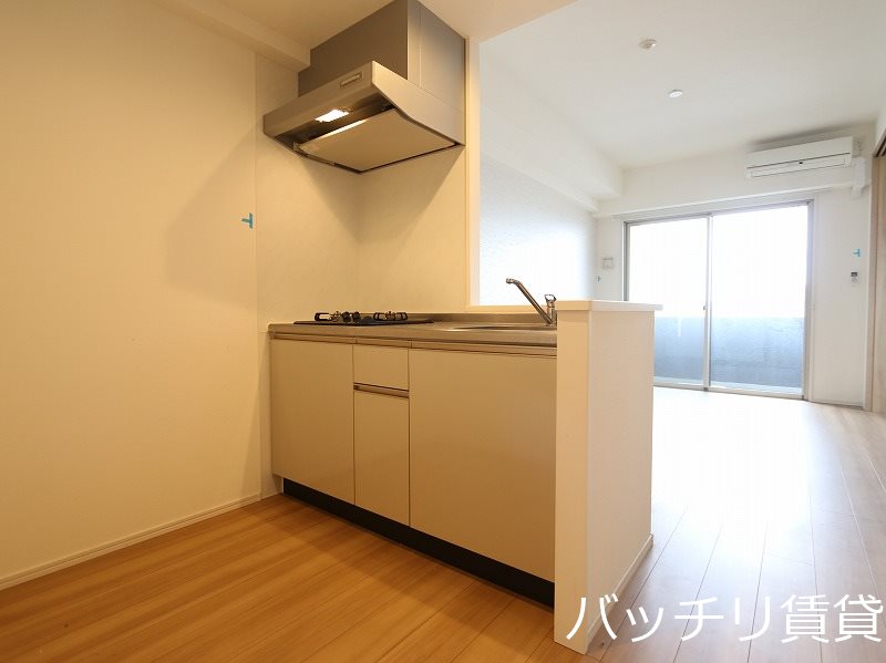 キッチン　別号室タイプの為、現状を優先いたします。