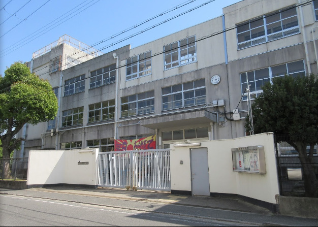 中学校　東大阪市立盾津東中学校（中学校）まで213m