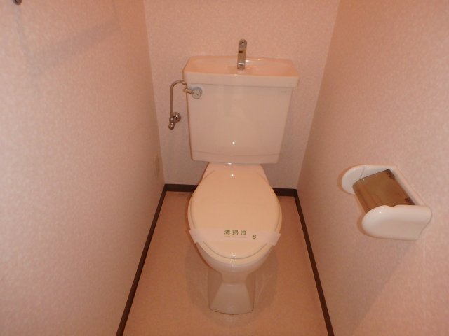 トイレ　他のお部屋の参考写真となります。