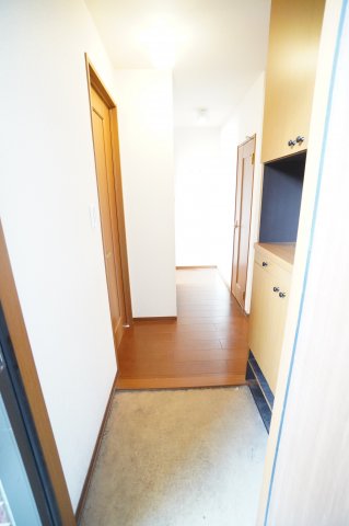 玄関　※同物件・同タイプの写真です。