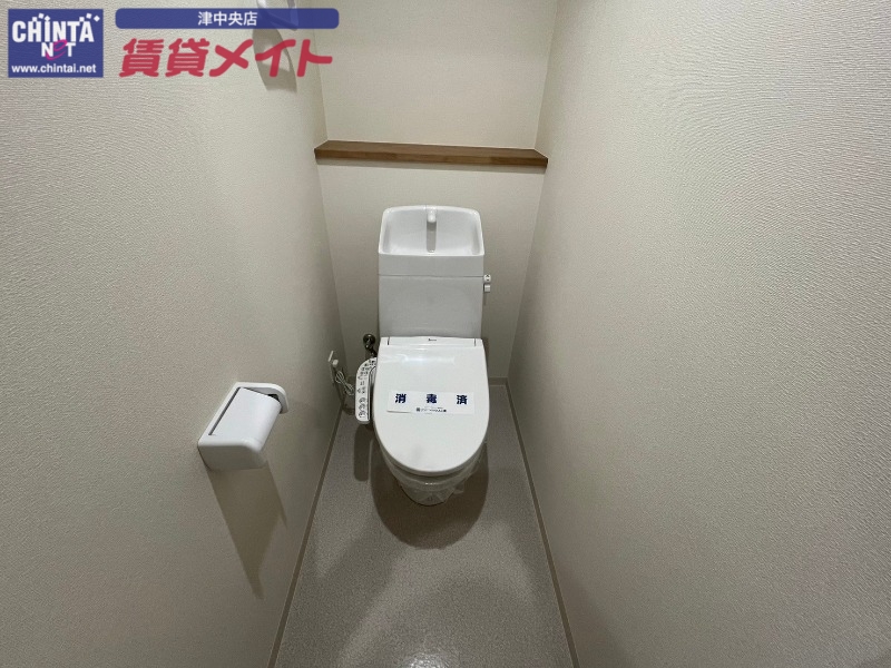 トイレ　別部屋反転参考写真です。