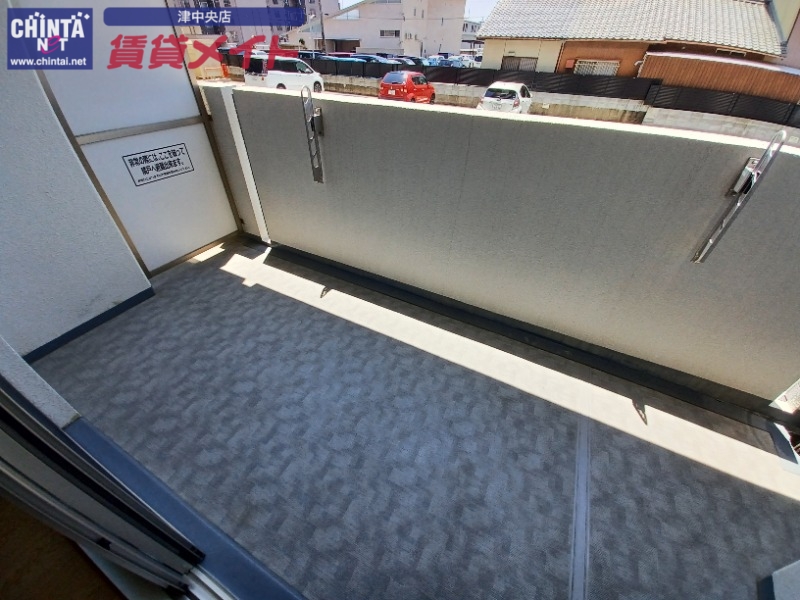 バルコニー　別部屋反転参考写真です。