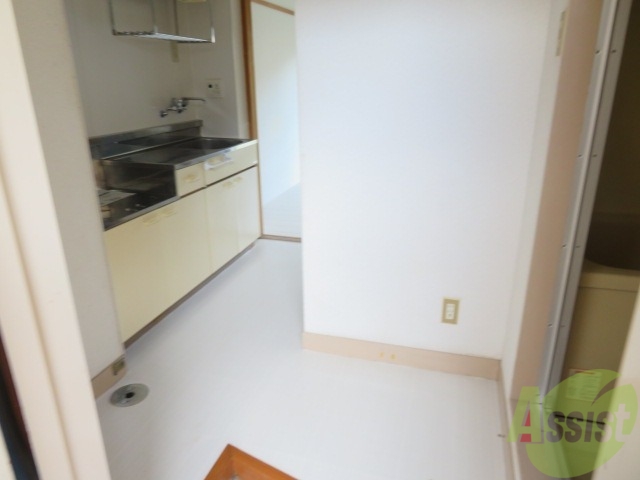 玄関　玄関から撮影しました。明るい印象ですね。