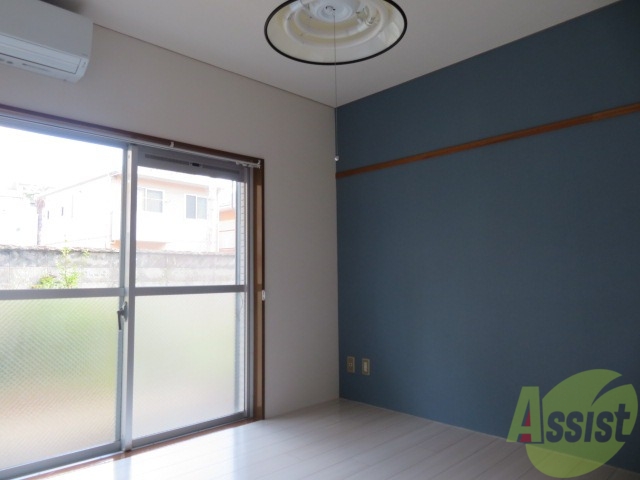 居室・リビング　８帖の洋室です。日差しがあり明るい印象でした。