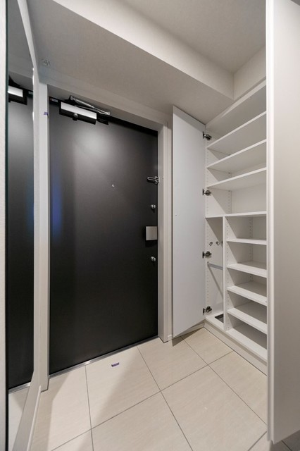 玄関　※写真は同タイプ住戸です。