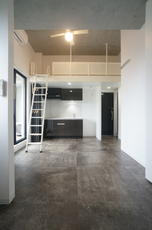 居室・リビング　天井高１．２Ｍ　ロフト付き