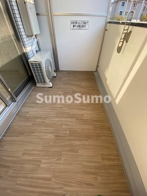 バルコニー　暖かな日差しのふりそそぐバルコニー