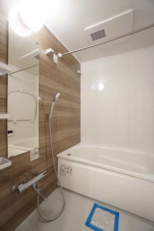 バス・シャワールーム　追炊き・浴室乾燥機付きバスルーム