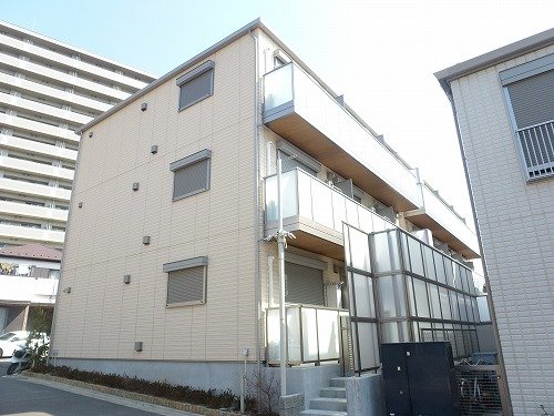 建物外観　周辺は閑静な住宅街で住みやすい環境です♪