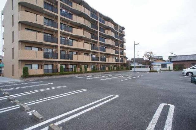 駐車場　駐車場に車を止められます