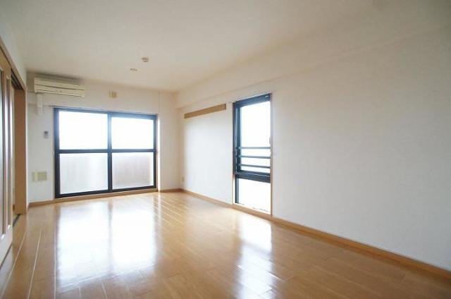 居室・リビング　こちらの居間で趣味の時間をお楽しみください