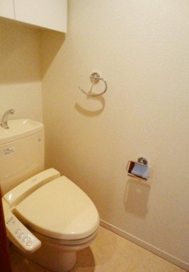 トイレ　ウォシュレットつき