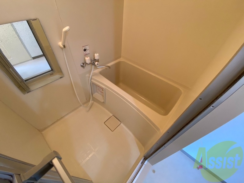 バス・シャワールーム　バスルームはこちらです。広々としてゆったり休めます。