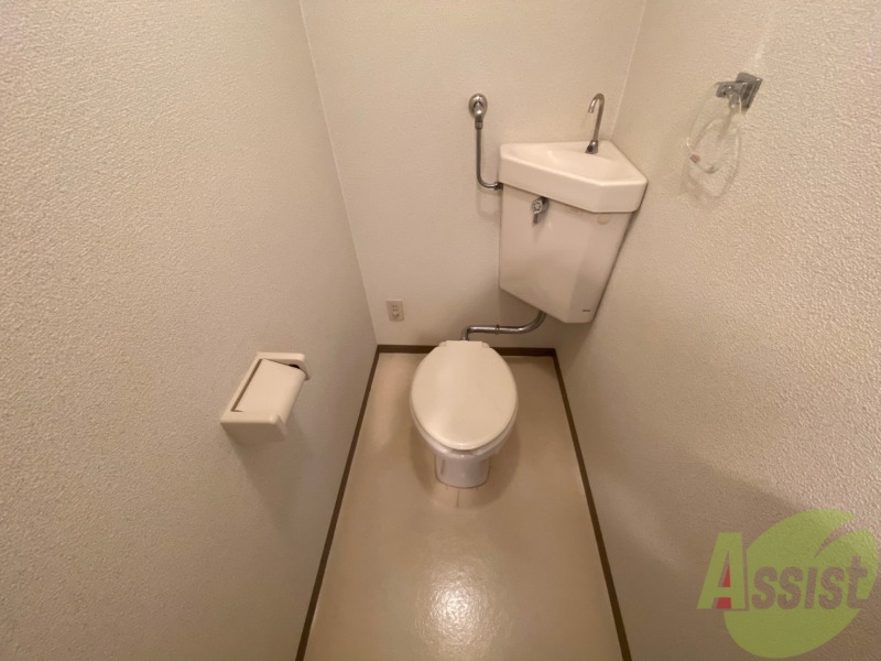 トイレ　こちらはトイレです。清潔感があり、安心して使用できます。