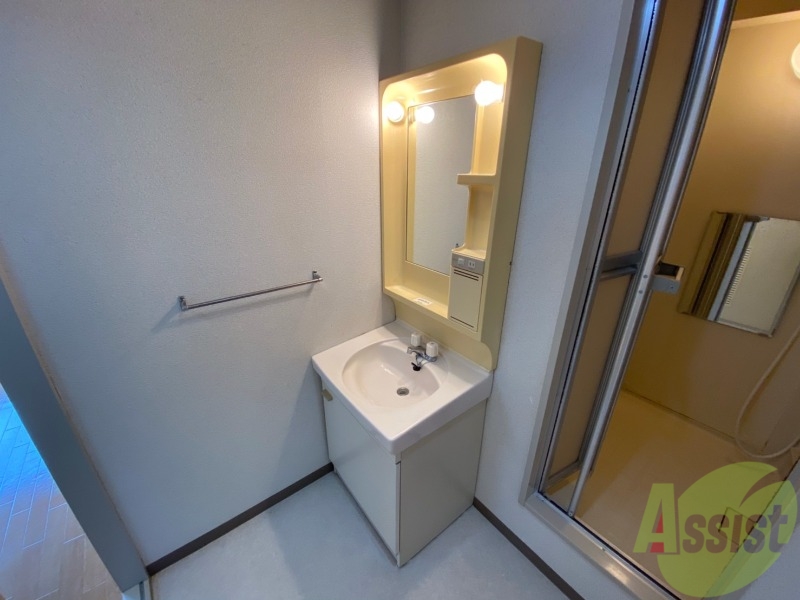 洗面設備　洗面台。身支度にはかかせないですよね～。