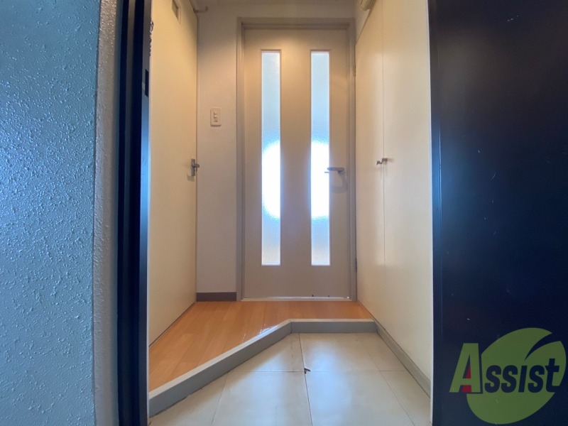 玄関　玄関の様子です。明るい印象ですね。気分もあがりそう。