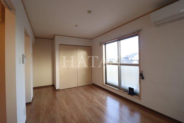 居室・リビング　同物件別部屋です。