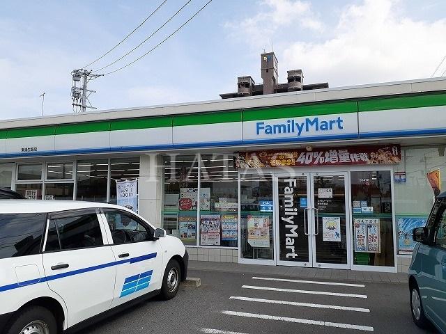 コンビニ　ファミリーマート　東浦生路店（コンビニ）まで380m