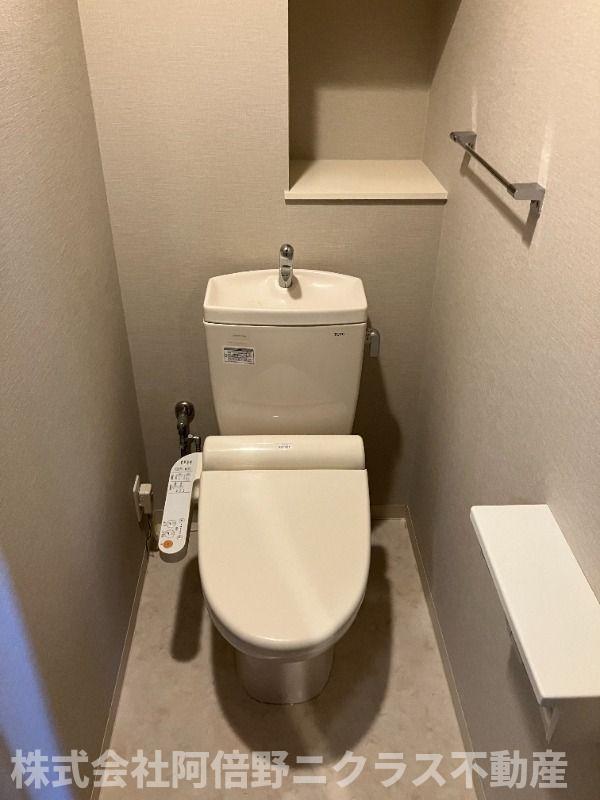 トイレ　内装は別部屋の参考写真です。