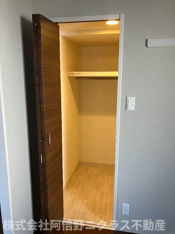 収納　内装は別部屋の参考写真です。