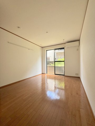 居室・リビング　★※別号室の写真になります　明るいフローリングのお部屋です★