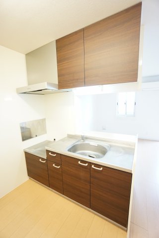 キッチン　同物件・同タイプ・間取り反転・写真は3Fのお部屋です