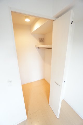 収納　同物件・同タイプ・間取り反転・写真は3Fのお部屋です