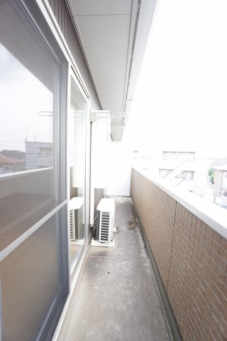 バルコニー　同物件・同タイプ・間取り反転・写真は3Fのお部屋です