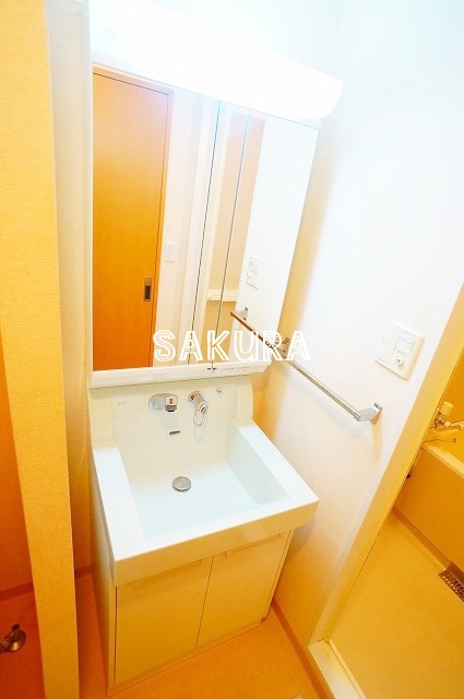 洗面設備　身支度に便利な洗面台です♪