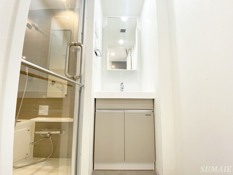 洗面設備　使いやすい独立洗面台です