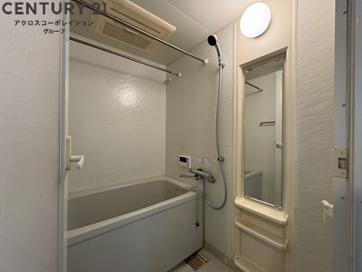 バス・シャワールーム　浴室乾燥付きのバスルーム♪