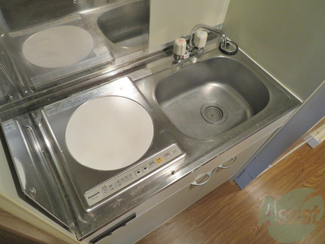 キッチン　一人暮らしには十分な広さのキッチンですね。