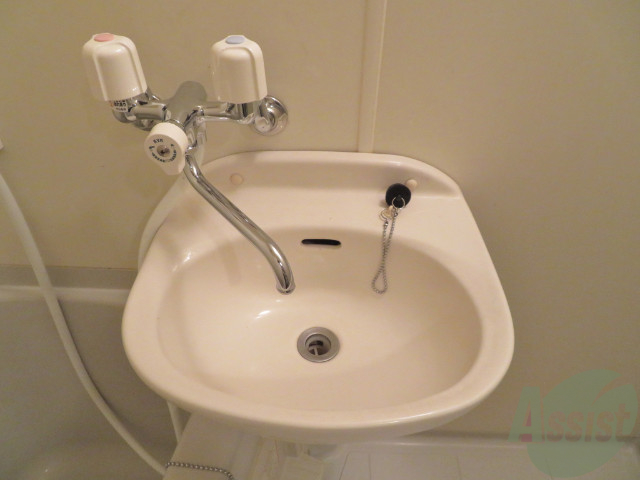 洗面設備　洗面台はこんな感じで十分な大きさがあります。