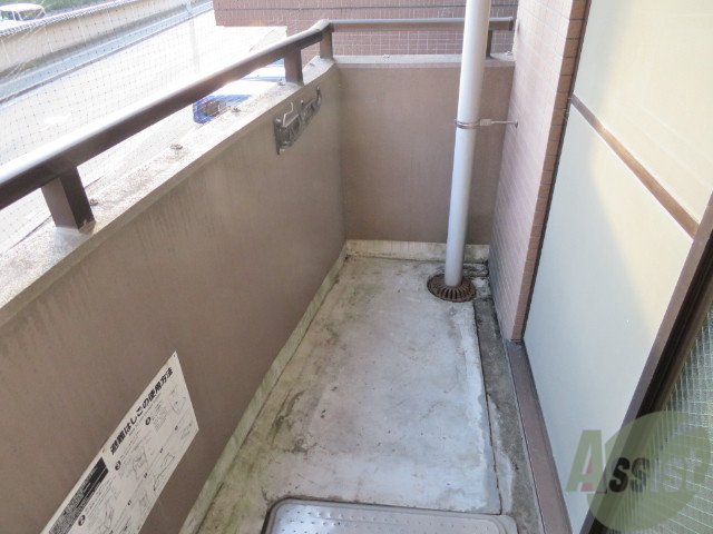 バルコニー　バルコニーは陽当たりも良くて洗濯物が良く乾きそう。