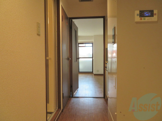 玄関　玄関からお部屋の中の方をを見てみました～。