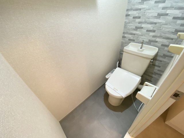 トイレ　別号室の参考写真です。