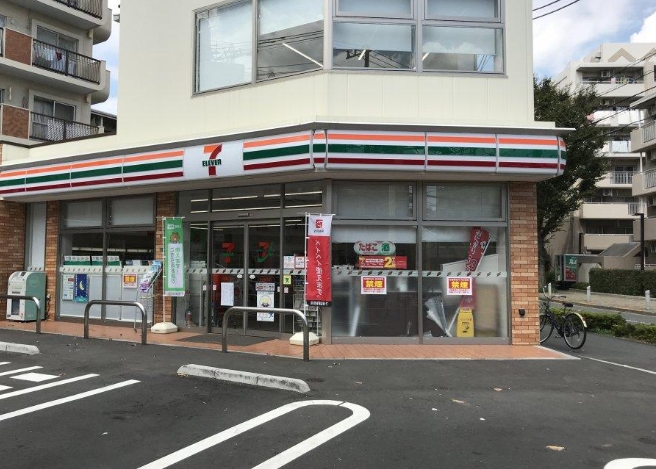 コンビニ　セブンイレブン世田谷宮坂3丁目店（コンビニ）まで304m