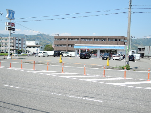 コンビニ　ローソン高知北久保店（コンビニ）まで209m