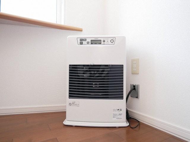 その他設備　経済的な灯油暖房です♪