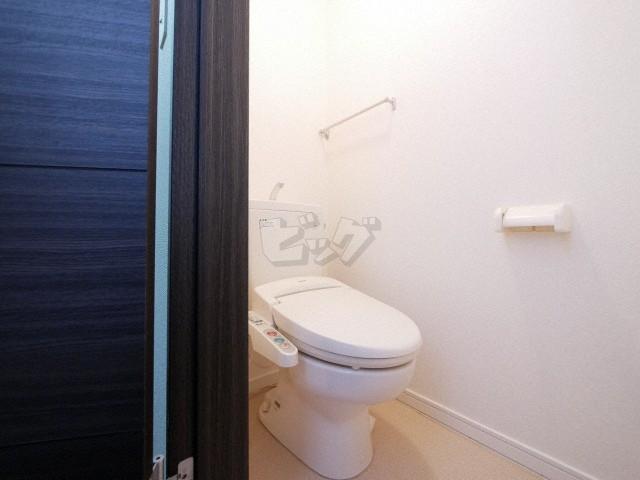 トイレ　嬉しいウォシュレット付きのトイレ！便座温かいですよ♪