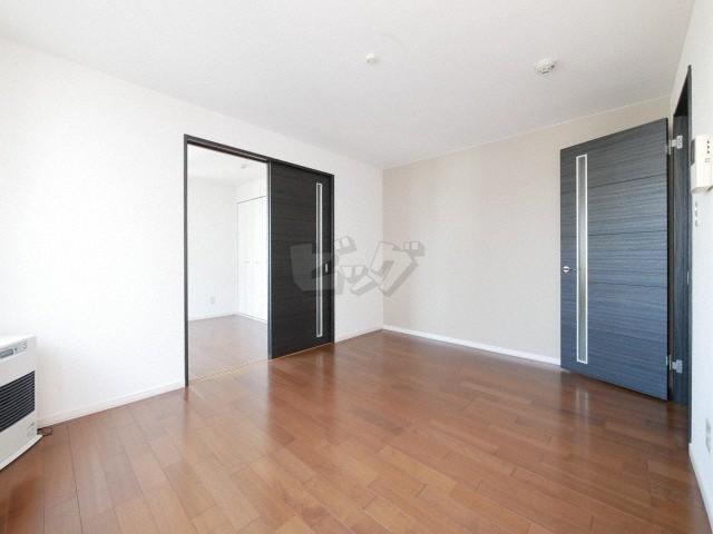 居室・リビング　明るい居間で気持ちまで明るくなりますね！